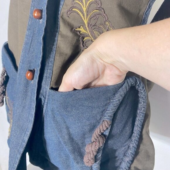 Artisanal Unique Embroidered Vest XXL - Picture 12 of 15